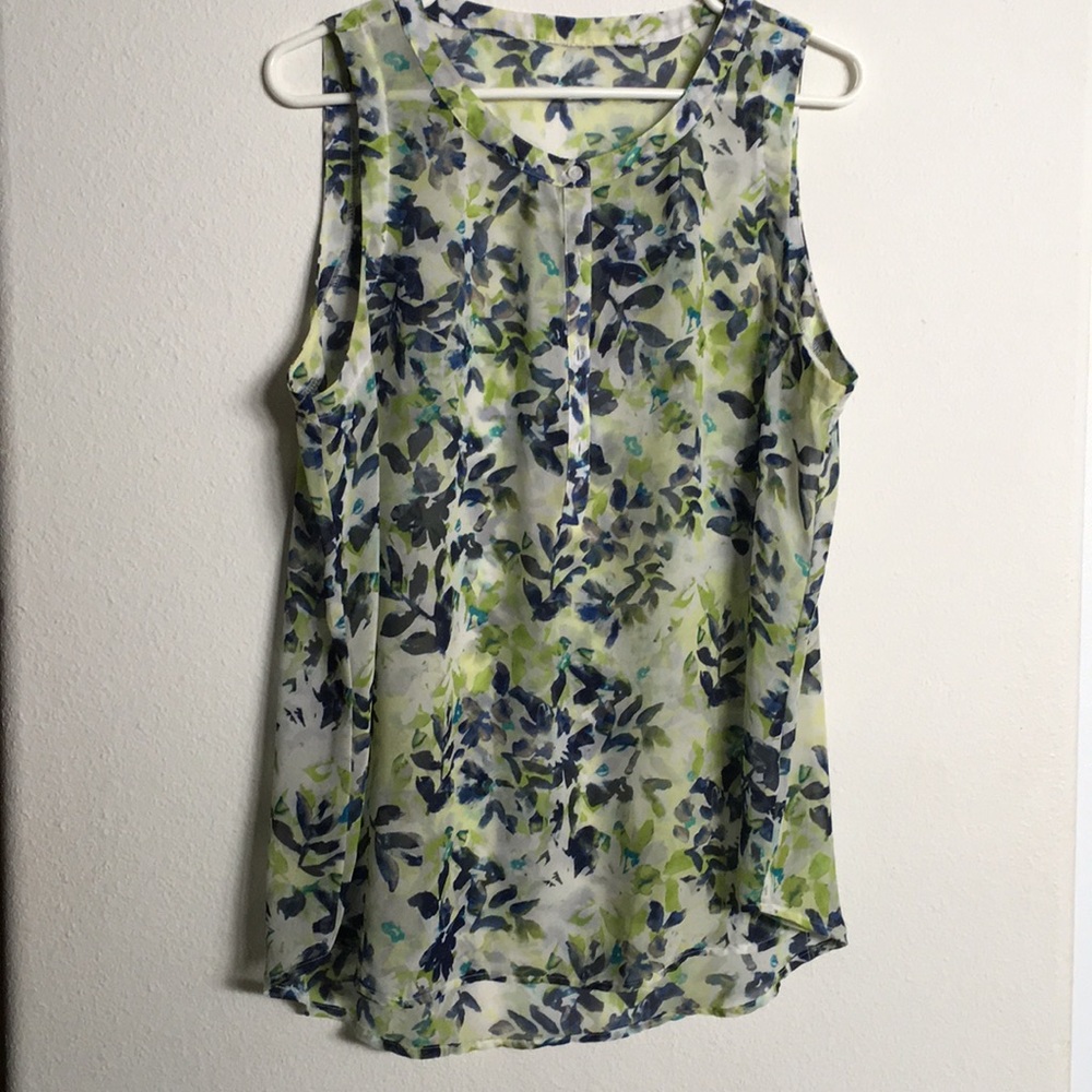 Sleeveless sheer blouse.